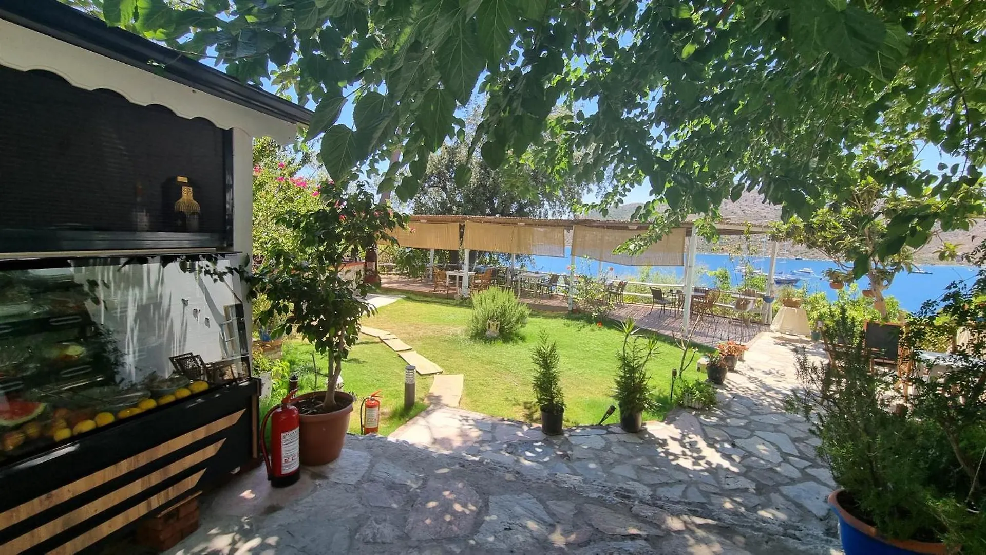 Lemon Garden Boutique Hotel contacts